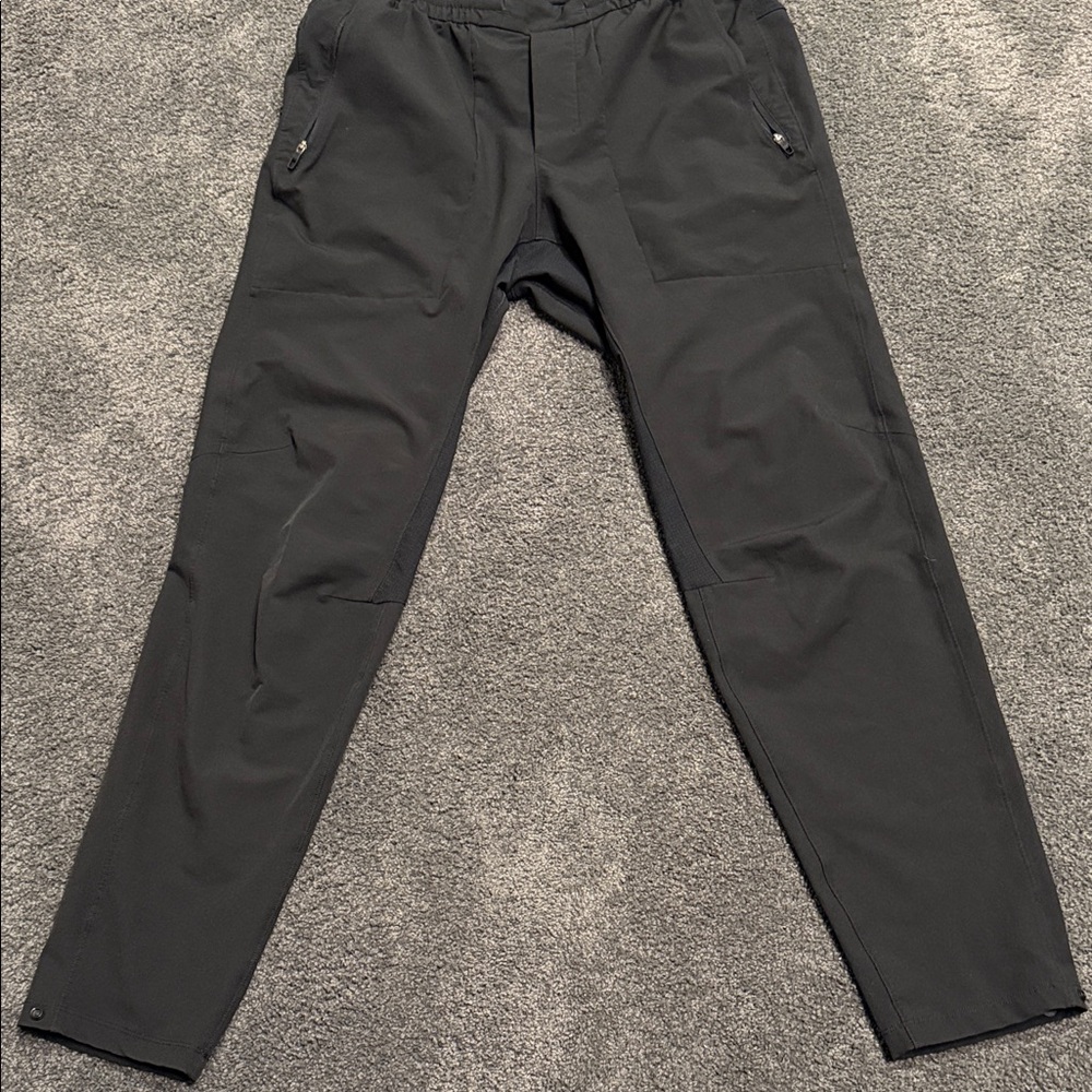 License to train lululemon men’s medium pants